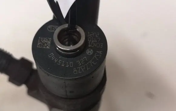 Opel Insignia A Fuel injector 0445110327