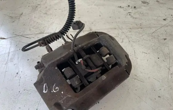 Volkswagen Touareg I Rear brake caliper 207673044A 7L6615424L
