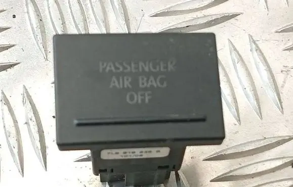 Volkswagen Touareg I Passenger airbag on/off switch 7L6919235B