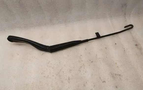 Audi A8 S8 D2 4D Front wiper blade arm 4D1955407B