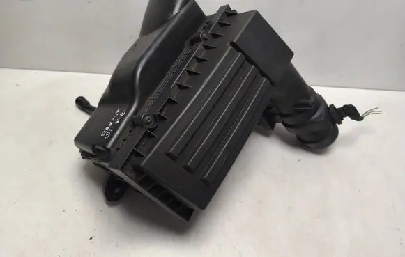 Audi Q3 8U Air filter box 5N0129601K 5N0129607E