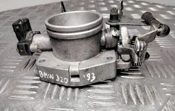BMW 5 E34 Throttle valve 17303629 13631721456