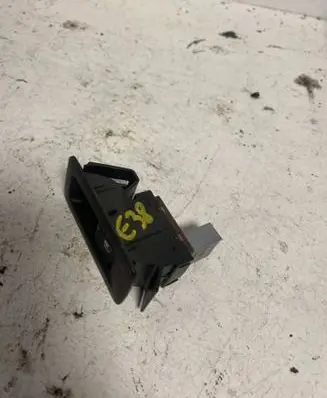 Volkswagen Touran I Fuel tank opening switch 1T0959551 068404S