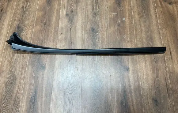 Renault Trafic III (X82) Windshield trim 104555A1