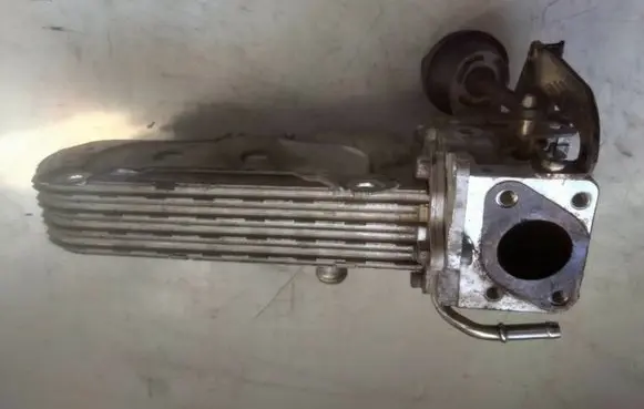 Skoda Octavia Mk2 (1Z) EGR valve cooler 038131513AD 3210275
