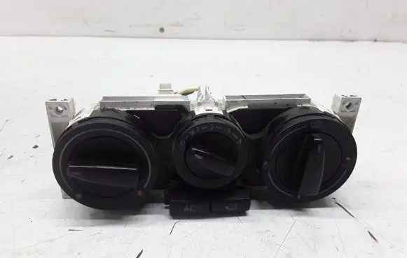 Volkswagen Polo III 6N 6N2 6NF Climate control unit 1J0820045F