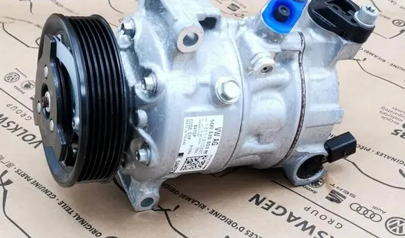 Volkswagen Golf VII Air conditioning (A/C) compressor (pump) 5Q0820803M
