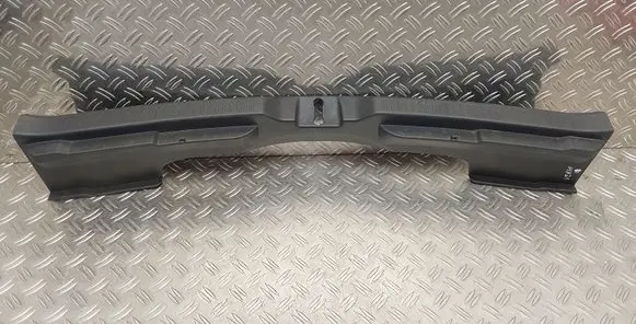 Trunk/boot sill cover protection