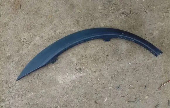 Volvo XC70 Rear fender molding trim 9190880 8620134