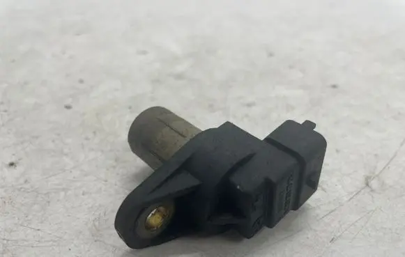 Mercedes-Benz E W210 Camshaft position sensor A0031539728