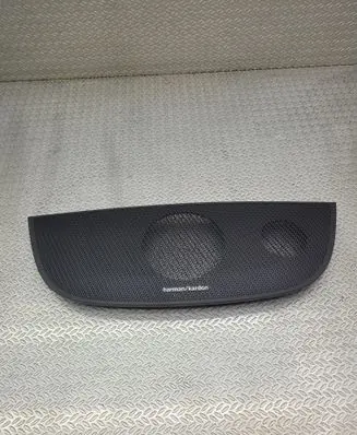 Volvo XC40 Dash center speaker trim cover 31651395