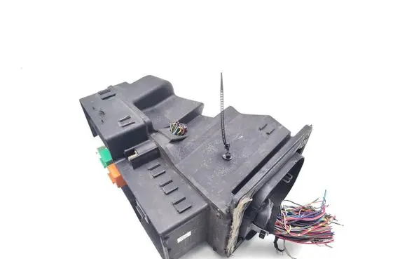 BMW Z3 E36 Fuse module 8353221