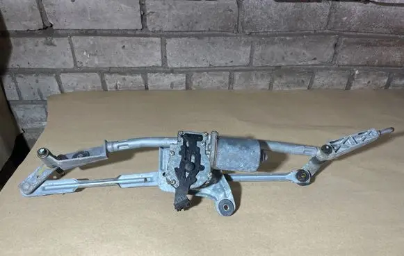 Volvo V70 Front wiper linkage and motor 8624239 404606 9171901
