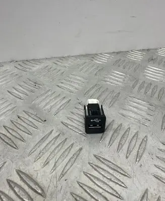 BMW 1 F20 F21 AUX in-socket connector 9229294