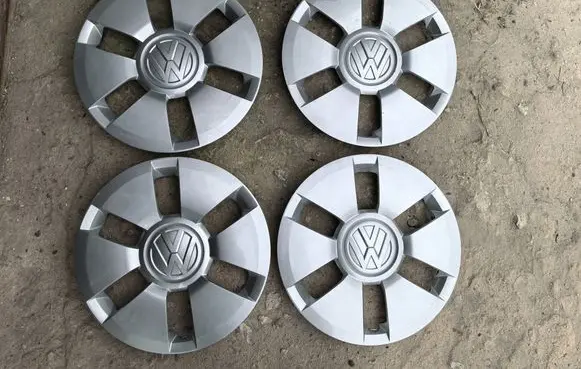 Volkswagen Up R14 wheel hub/cap/trim 1S0601147