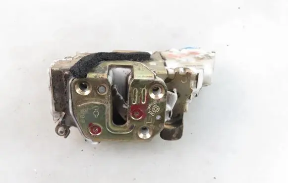 Nissan Navara D22 Rear door lock 805525R003