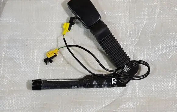 Mercedes-Benz GL X164 Front seatbelt buckle A2518602269