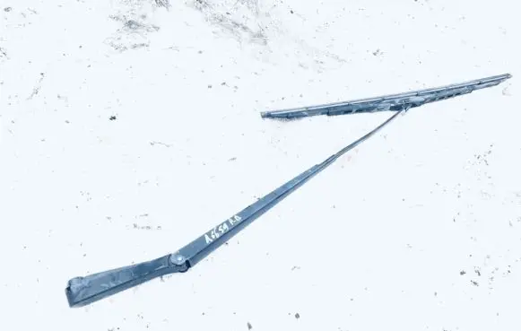 Opel Astra G Front wiper blade arm xs4117526bc