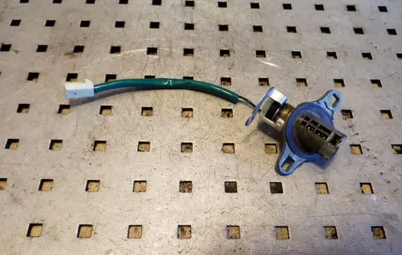 Mazda Premacy Tailgate exterior lock 