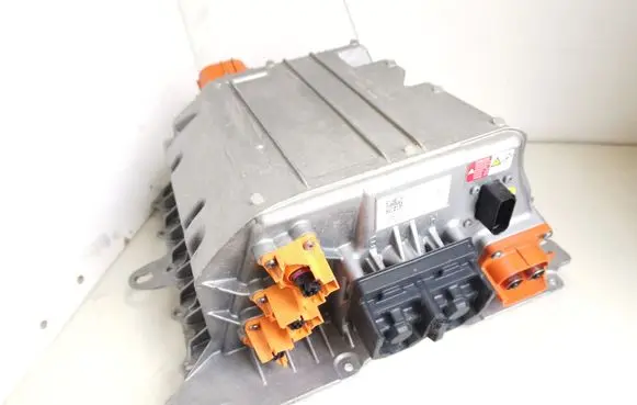 Voltage converter inverter