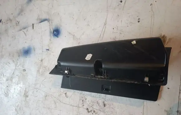 Glove box
