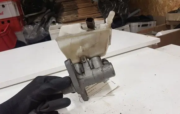 Peugeot 3008 I Master brake cylinder 03355815253