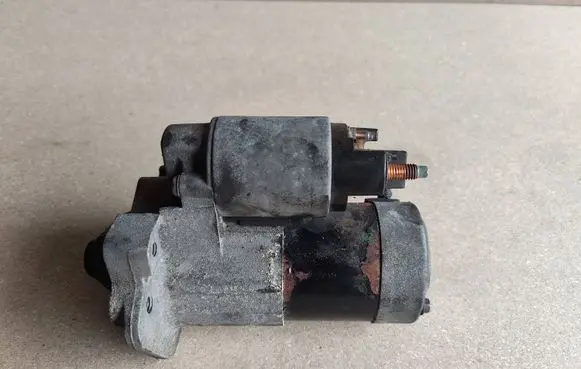 Nissan Qashqai Starter motor 8200584675