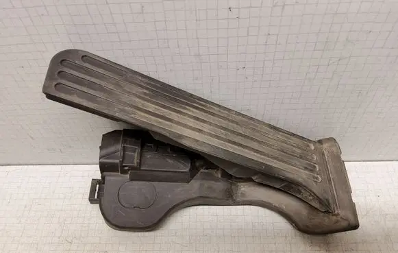 Volkswagen PASSAT B6 Accelerator throttle pedal 1K1723503L