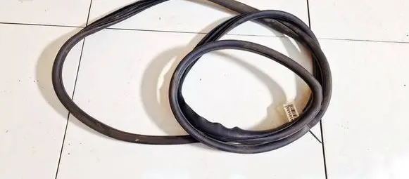 Nissan Note (E11) Rubber seal front coupe door 