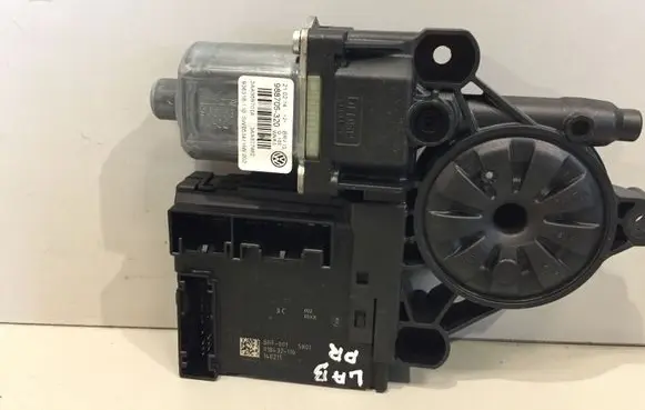 Volkswagen PASSAT B7 Front door window regulator motor 3C0959793C 918432110 140211