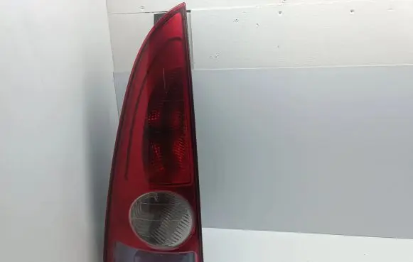 Renault Espace IV Rear/tail lights 8200027153