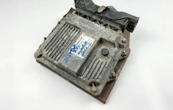 Opel Astra H Engine control unit/module 55566038HF