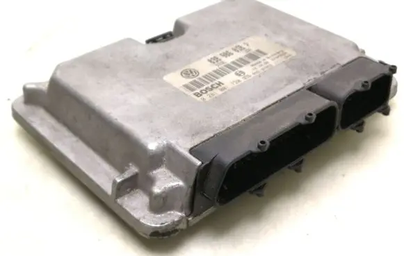Volkswagen PASSAT B5 Engine control unit/module 038906018P 0281001720