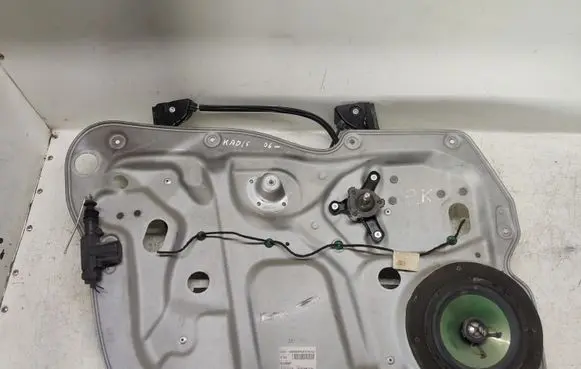 Volkswagen Caddy Front door manual window regulator 