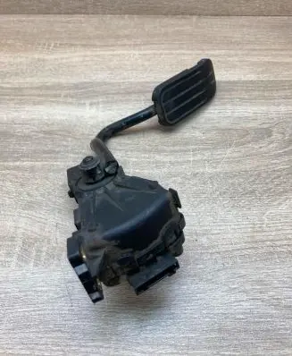 Volkswagen Sharan Accelerator throttle pedal 7M1721603 98VW9F836AA