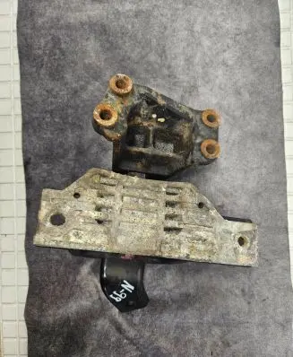 Hyundai i10 Engine mount bracket
