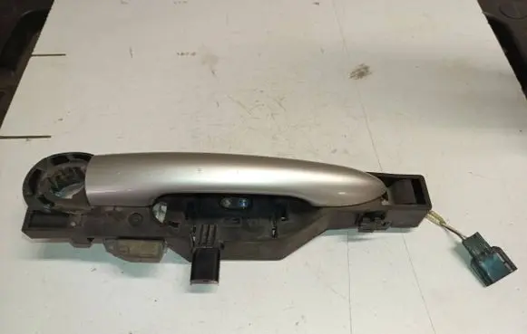 Renault Laguna III Front door exterior handle 226526