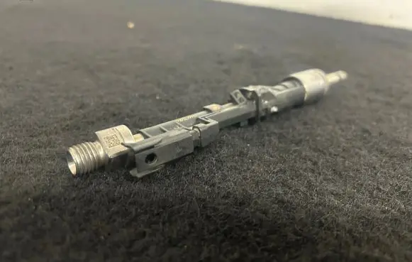 BMW 1 F20 F21 Fuel injector 7597870 10213541