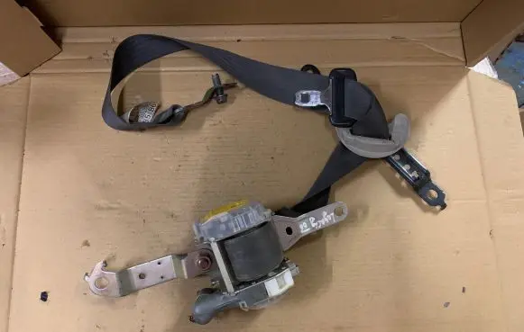 Subaru Legacy Front seatbelt H074101 R1320