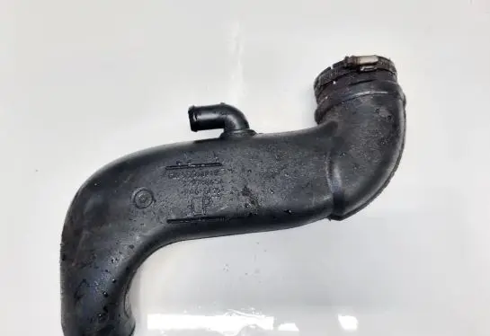 Opel Zafira B Air intake hose/pipe 55561910 329788454