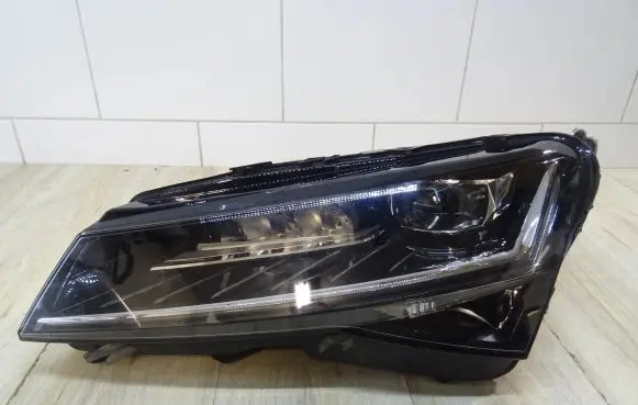 Skoda Superb B8 (3V) Headlight/headlamp 3V1941015D