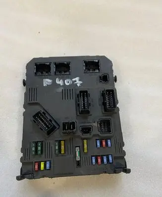 Peugeot 407 Fuse module 9655221180 BSIS0300 S120104600