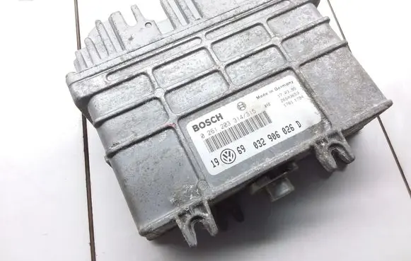 Volkswagen Golf III Engine control unit/module 032906026D 0261203314
