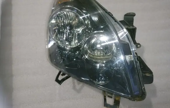 Toyota Corolla Verso AR10 Headlight/headlamp 811300F080