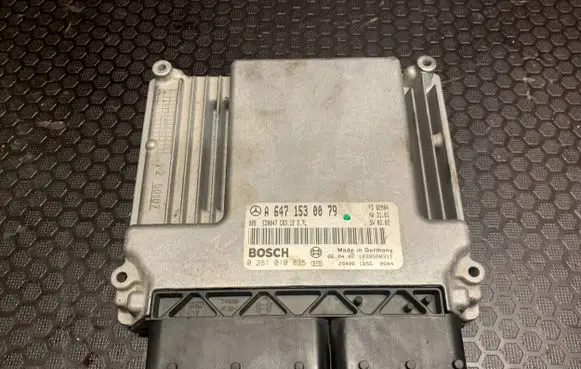 Mercedes-Benz E W211 Engine control unit/module A6471530079 0281010835 D07CR3122