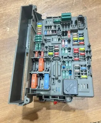 BMW 3 E90 E91 Fuse module 9119444