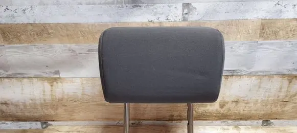 Volkswagen Jetta V Rear seat headrest 