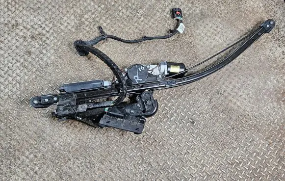 Chrysler Pacifica Sliding door latching motor 68368918AD 68369596AB 5926736AB