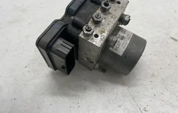 Opel Insignia B ABS Pump 84330137