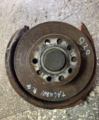 Volkswagen Touran I Rear wheel hub